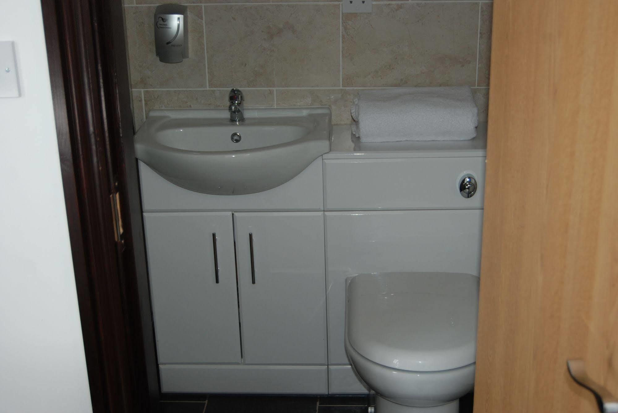 קינגסטון אפון הול Cornmill Hotel מראה חיצוני תמונה