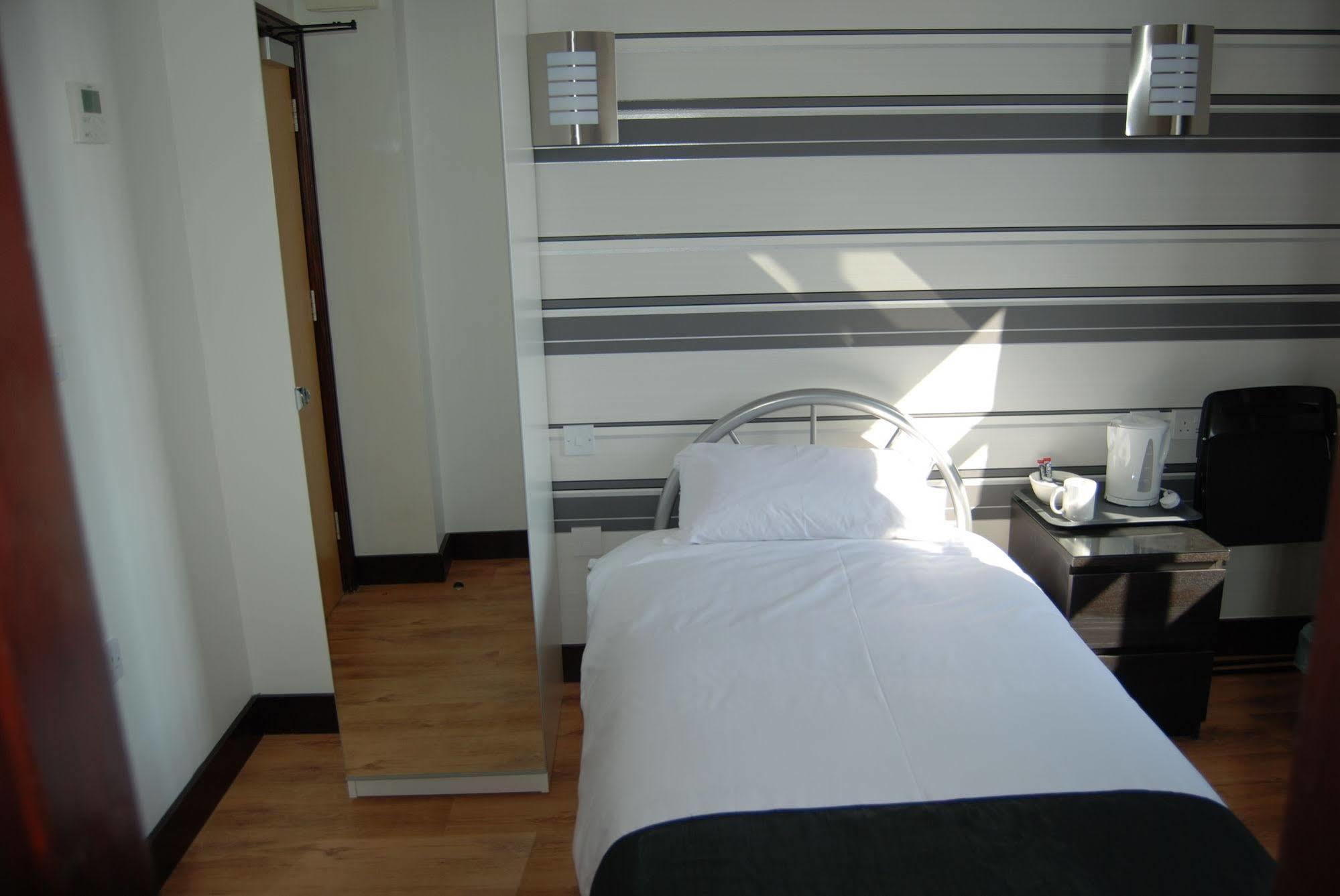 קינגסטון אפון הול Cornmill Hotel מראה חיצוני תמונה